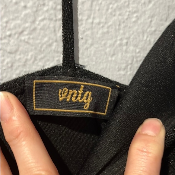 Elegant Black Dress - Picture 4 of 6